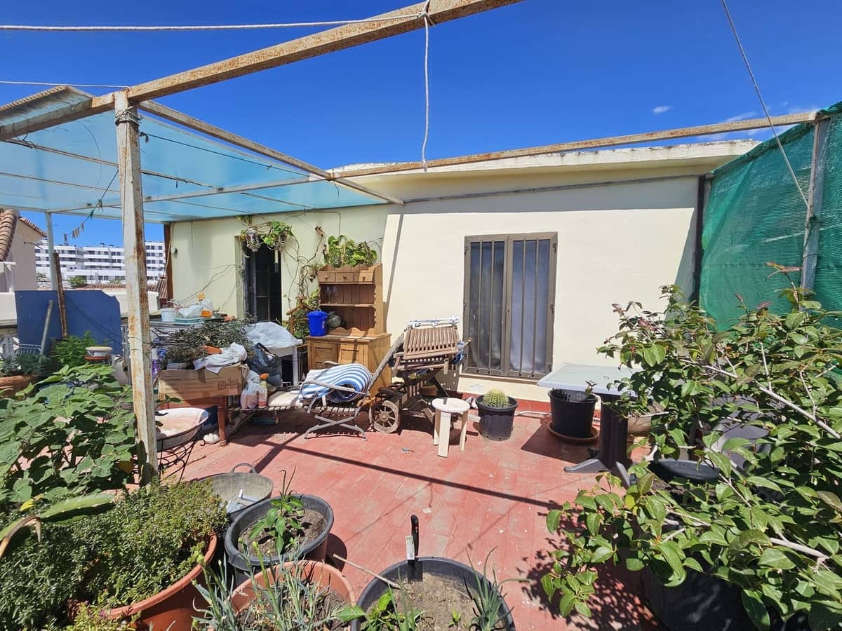5 soveværelse Semi-Rækkehus til salg i Estepona med garage - € 395.000 (Ref: 8782368)