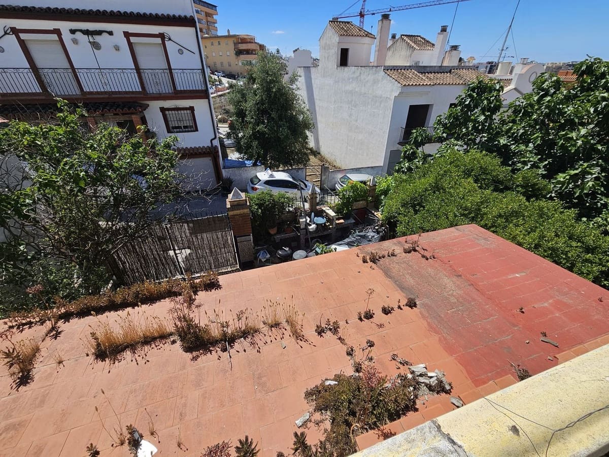 5 soveværelse Semi-Rækkehus til salg i Estepona med garage - € 395.000 (Ref: 8782368)