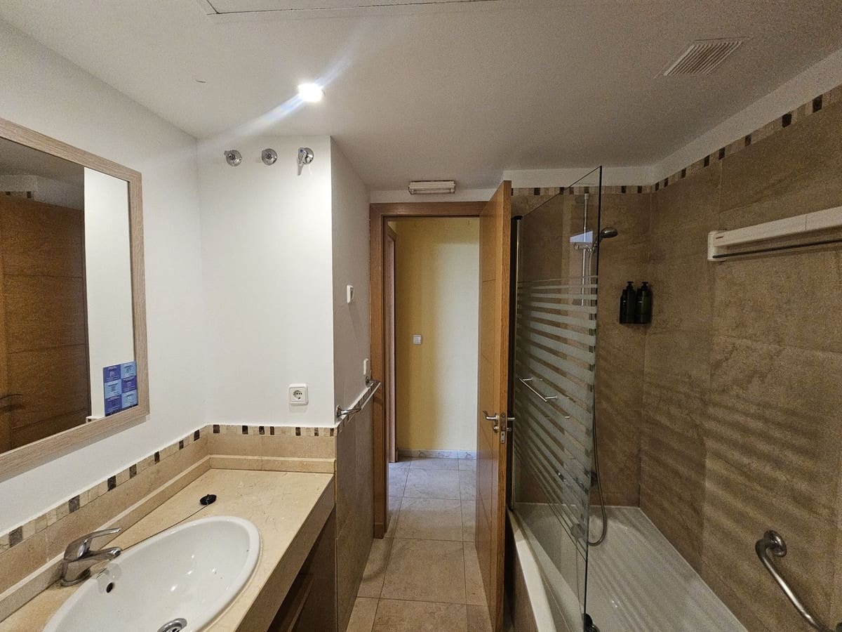 Apartamento de 1 habitación en Manilva en venta con piscina garaje - 120.000 € (Ref: 8848211)