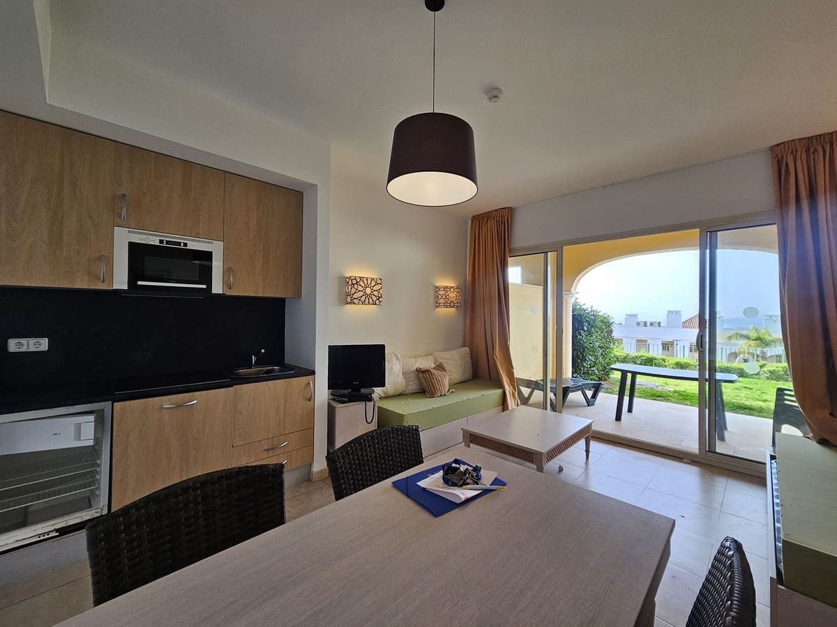 Apartamento de 1 habitación en Manilva en venta con piscina garaje - 120.000 € (Ref: 8848211)