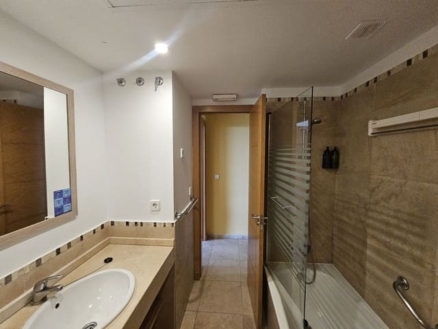 1 soveværelse Lejlighed til salg i Manilva med swimmingpool garage - € 125.000 (Ref: 8848211)