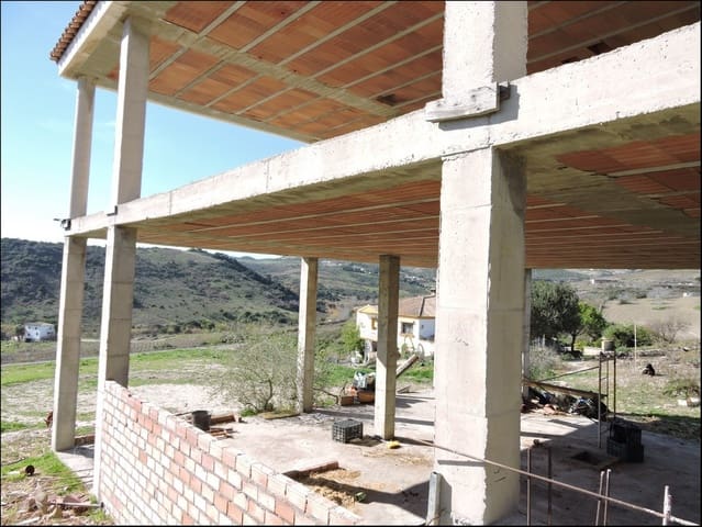 Finca/Herregård til salgs i Manilva med garasje - € 265 000 (Ref: 8913649)