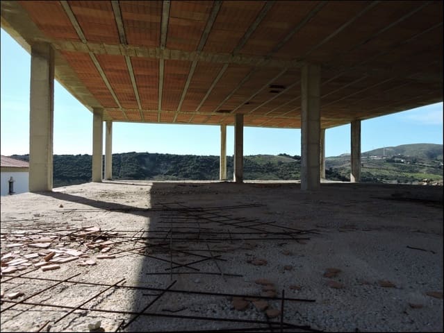 Finca/Herregård til salgs i Manilva med garasje - € 265 000 (Ref: 8913649)