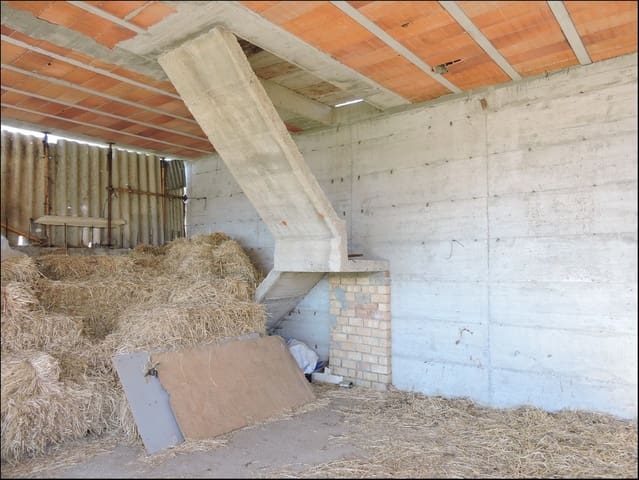 Finca/Herregård til salgs i Manilva med garasje - € 265 000 (Ref: 8913649)