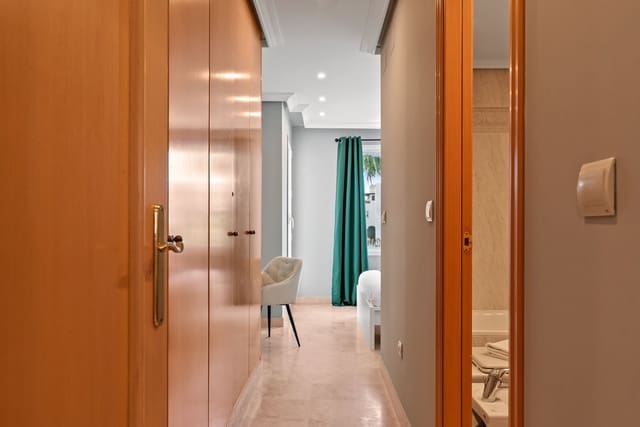 2 quarto Apartamento para venda em Selwo, Estepona - 355 000 € (Ref: 9013161)