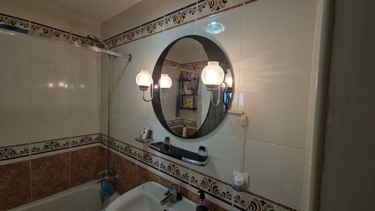 Apartamento de 2 habitaciones en San Luis de Sabinillas en venta con piscina garaje - 259.000 € (Ref: 9144691)