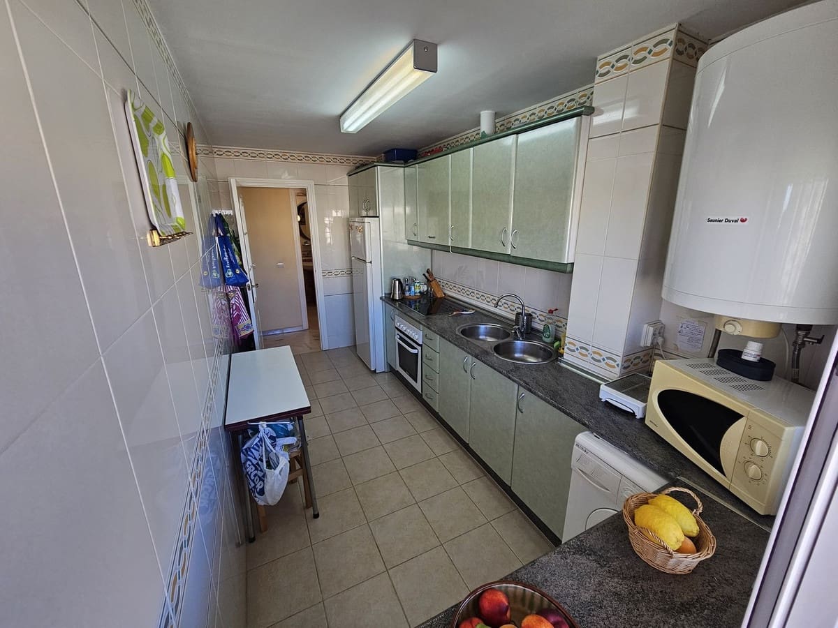 Apartamento de 2 habitaciones en San Luis de Sabinillas en venta con piscina garaje - 259.000 € (Ref: 9144691)