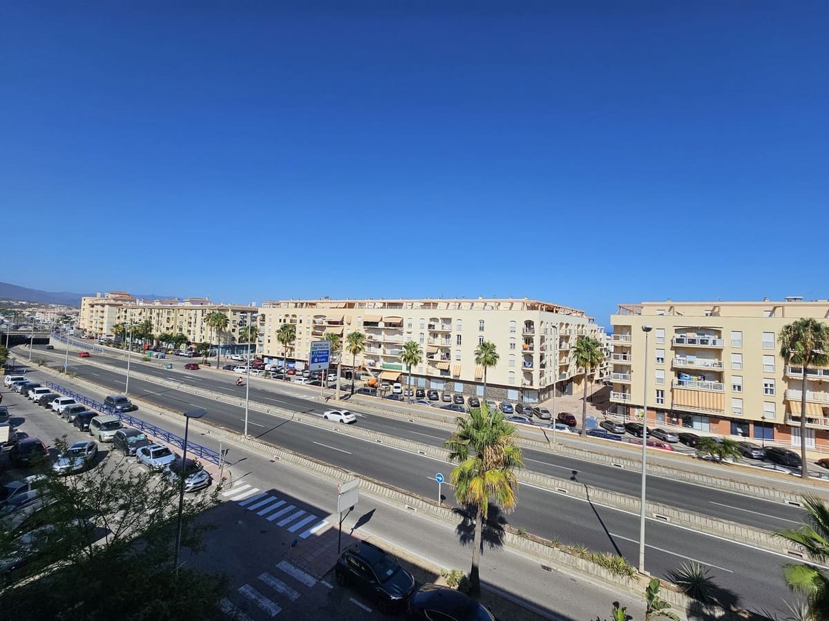 Apartamento de 2 habitaciones en San Luis de Sabinillas en venta con piscina garaje - 259.000 € (Ref: 9144691)