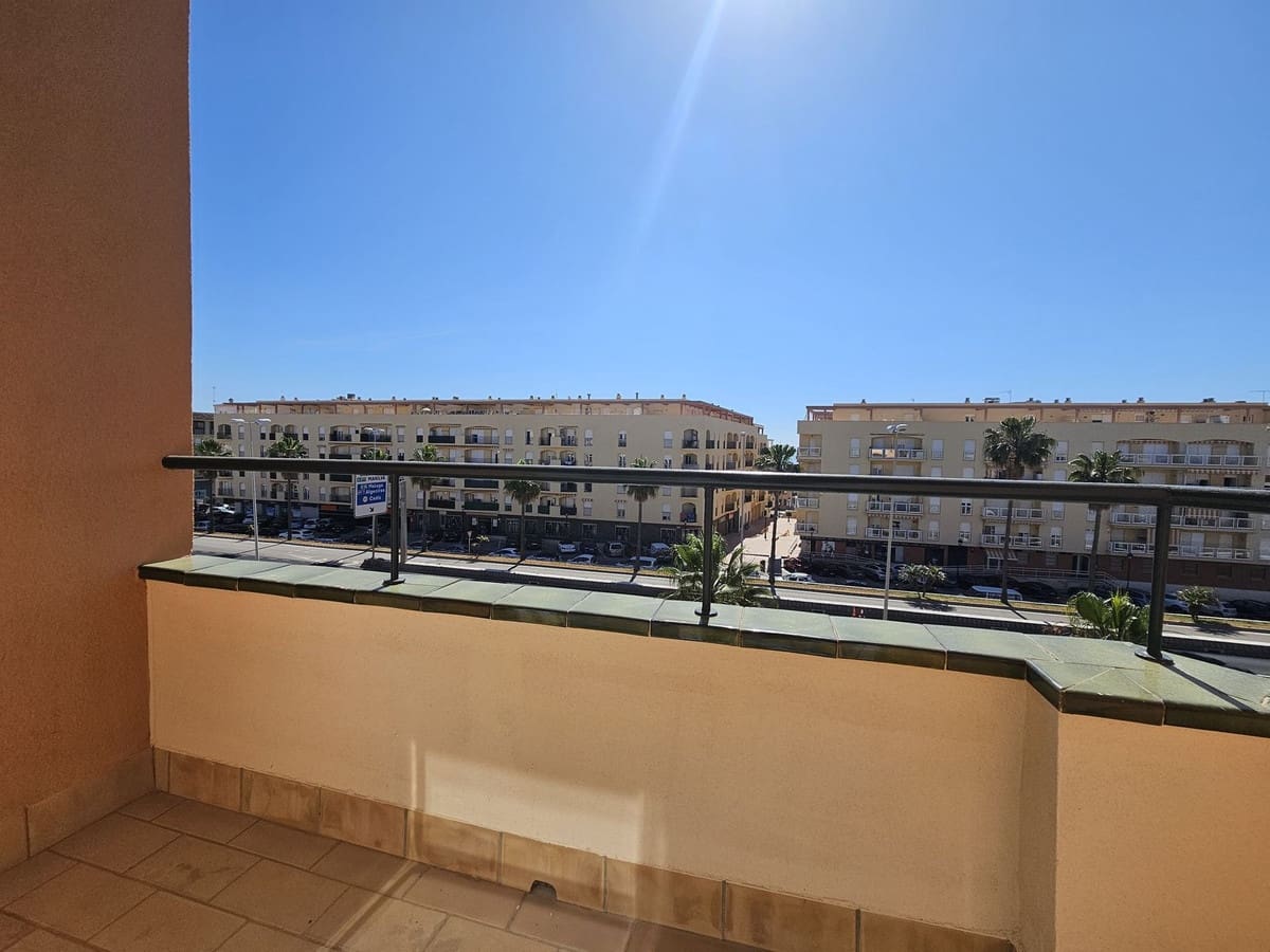 Apartamento de 2 habitaciones en San Luis de Sabinillas en venta con piscina garaje - 250.000 € (Ref: 9144691)