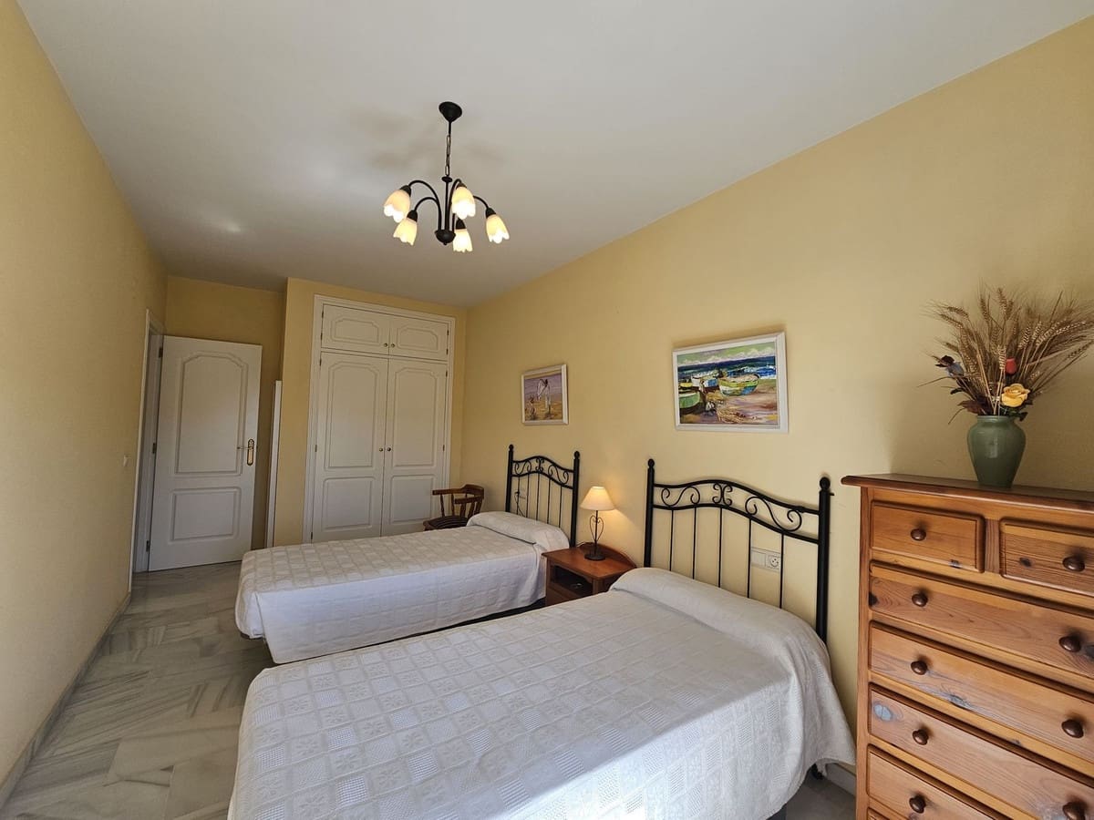 Apartamento de 2 habitaciones en San Luis de Sabinillas en venta con piscina garaje - 250.000 € (Ref: 9144691)