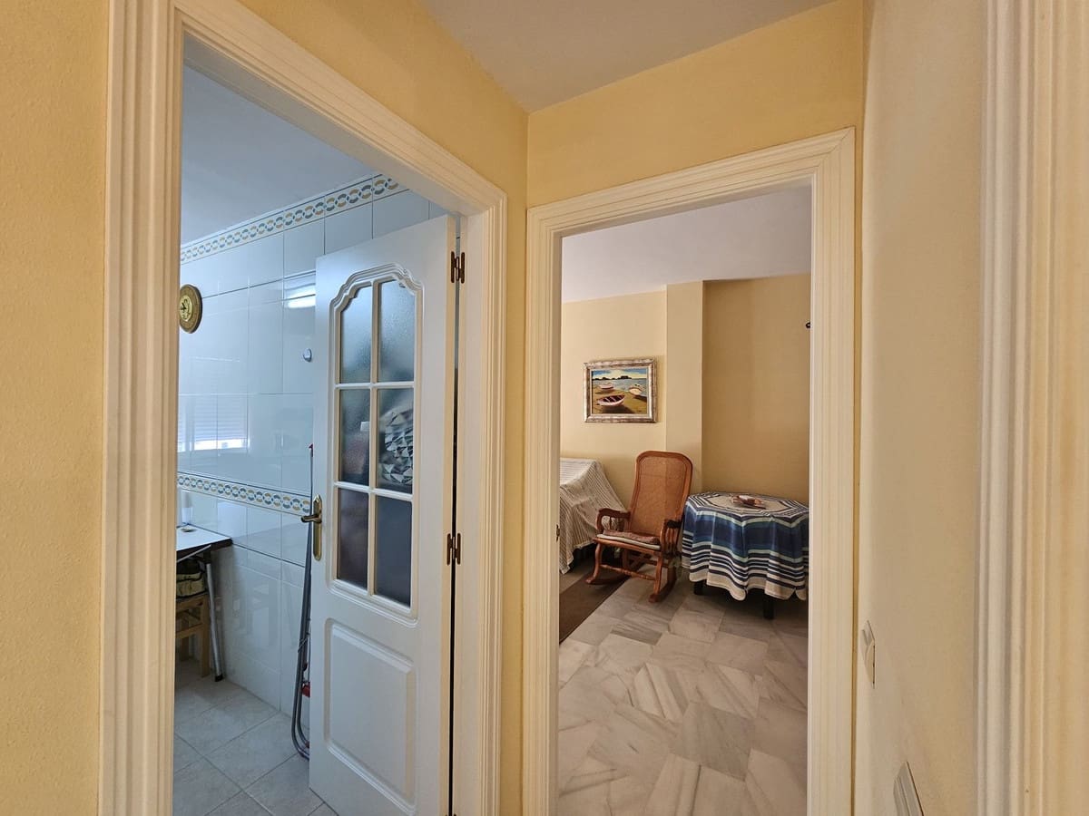 Apartamento de 2 habitaciones en San Luis de Sabinillas en venta con piscina garaje - 250.000 € (Ref: 9144691)