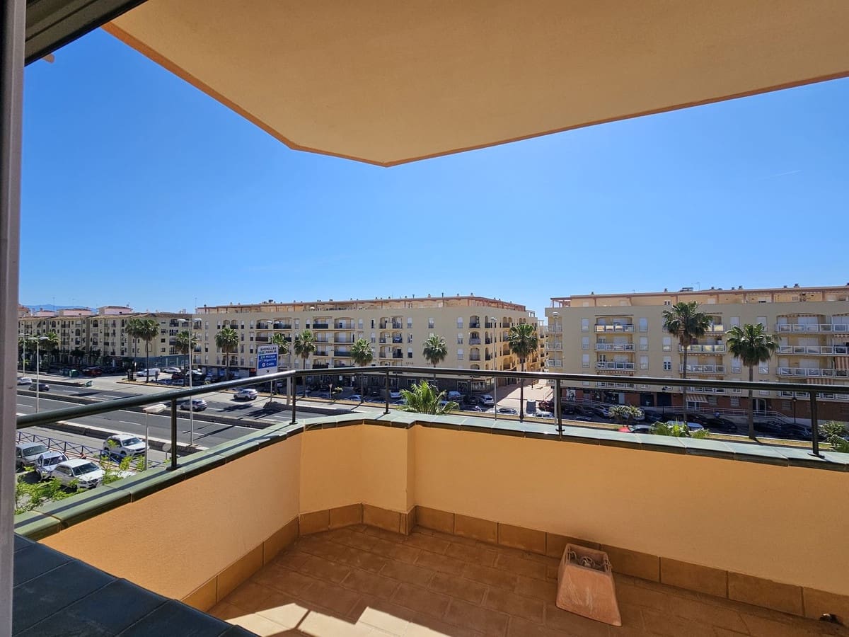 Apartamento de 2 habitaciones en San Luis de Sabinillas en venta con piscina garaje - 250.000 € (Ref: 9144691)