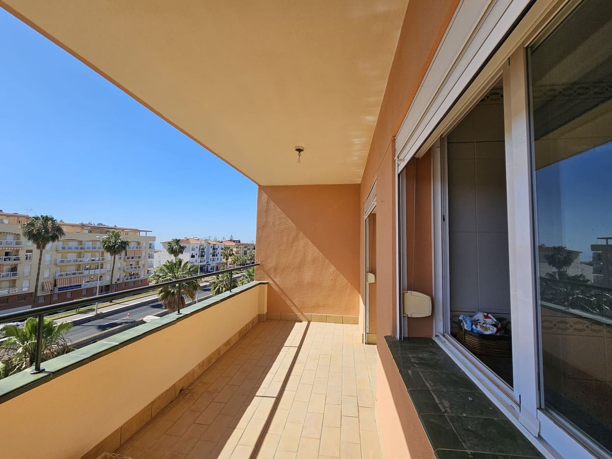 Apartamento de 2 habitaciones en San Luis de Sabinillas en venta con piscina garaje - 250.000 € (Ref: 9144691)