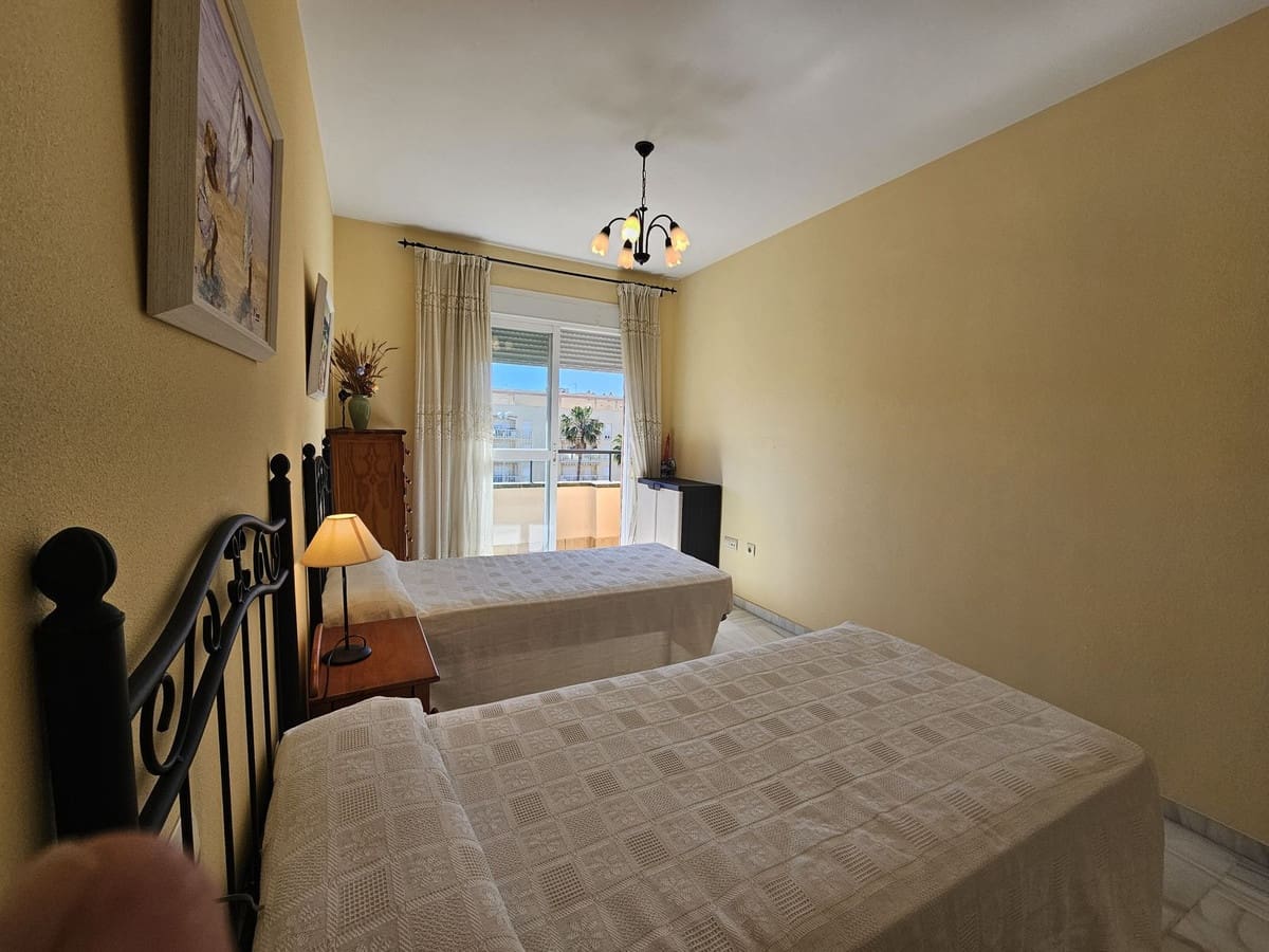 Apartamento de 2 habitaciones en San Luis de Sabinillas en venta con piscina garaje - 250.000 € (Ref: 9144691)