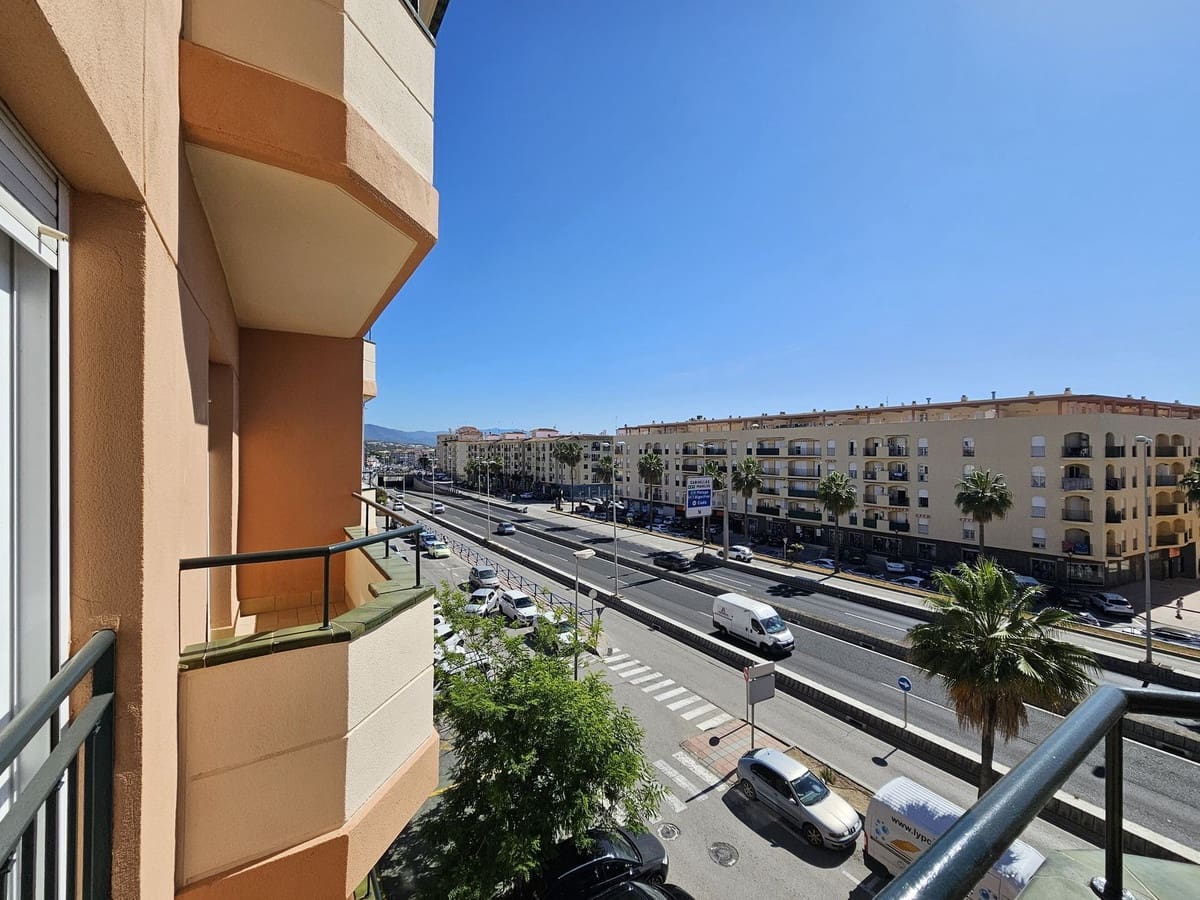 Apartamento de 2 habitaciones en San Luis de Sabinillas en venta con piscina garaje - 250.000 € (Ref: 9144691)