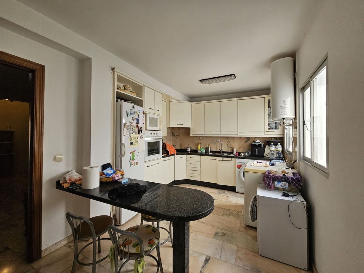 Apartamento de 3 habitaciones en Estepona en venta - 330.000 € (Ref: 9145121)