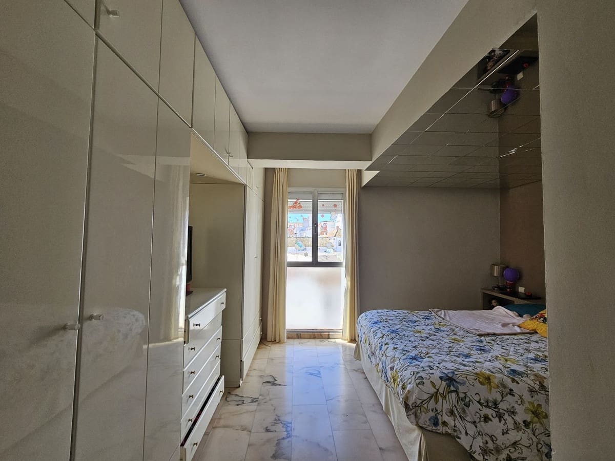 Apartamento de 3 habitaciones en Estepona en venta - 330.000 € (Ref: 9145121)