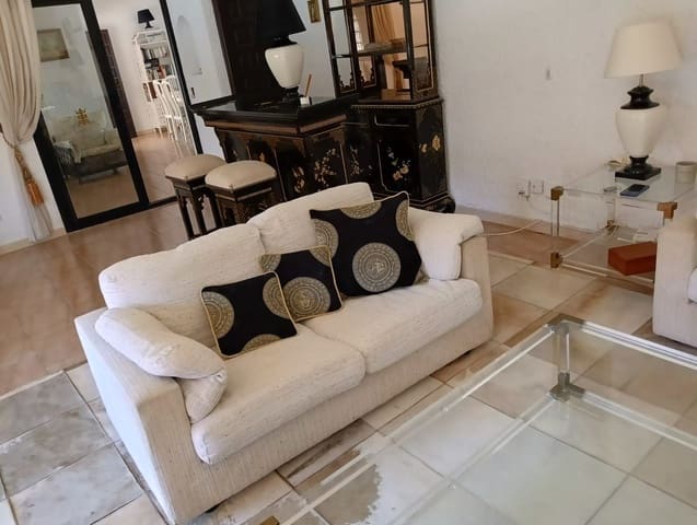 Chalet de 4 habitaciones en San Pedro de Alcantara, Marbella en alquiler vacacional con piscina garaje - 4.000 € (Ref: 9148431)