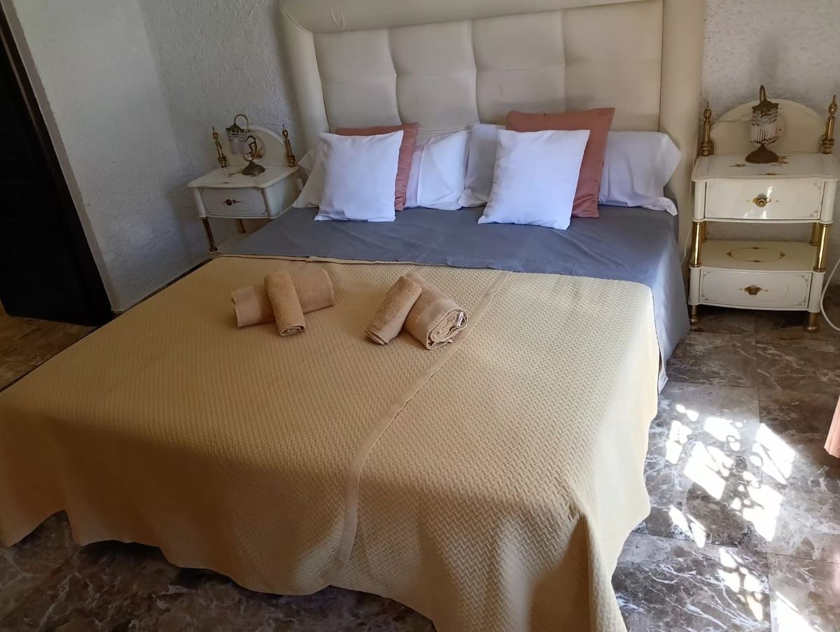   4 soveværelse   ferieVilla i San Pedro de Alcantara   med   swimmingpool  garage  - € 4.000 (Ref: 9148431)
