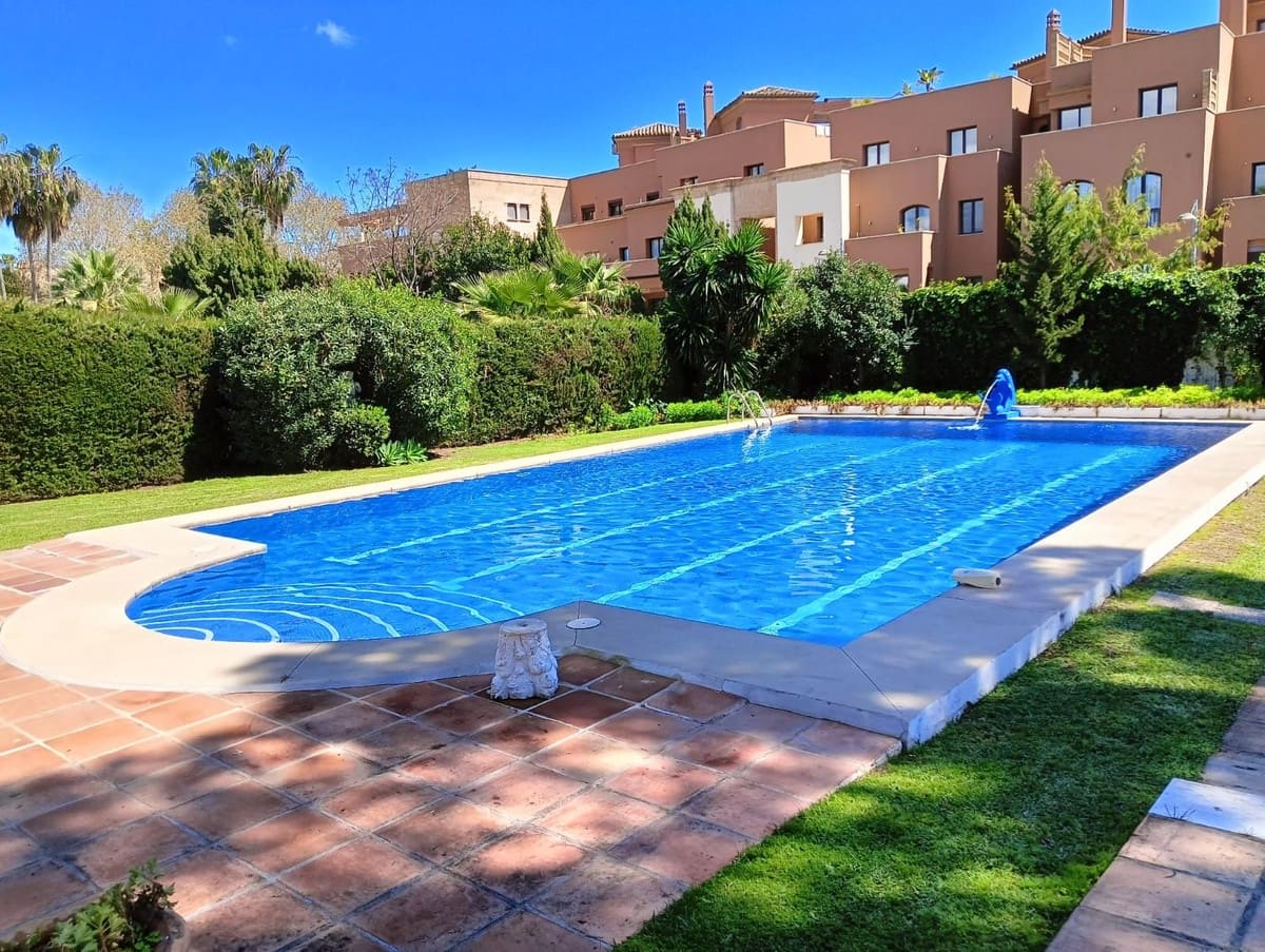   4 soveværelse   ferieVilla i San Pedro de Alcantara   med   swimmingpool  garage  - € 4.000 (Ref: 9148431)