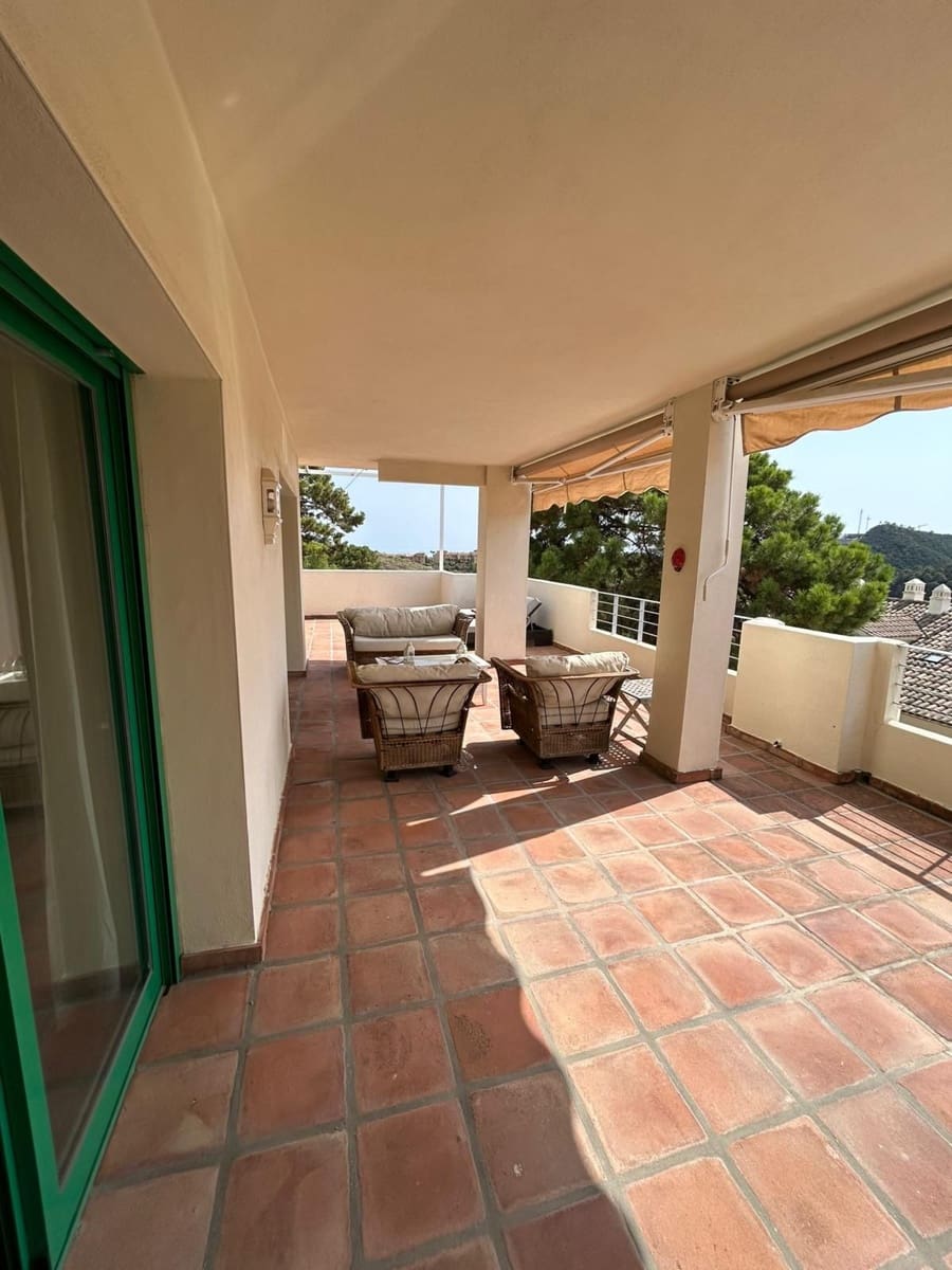 Apartamento de 2 habitaciones en Estepona en venta con piscina garaje - 400.000 € (Ref: 9186491)