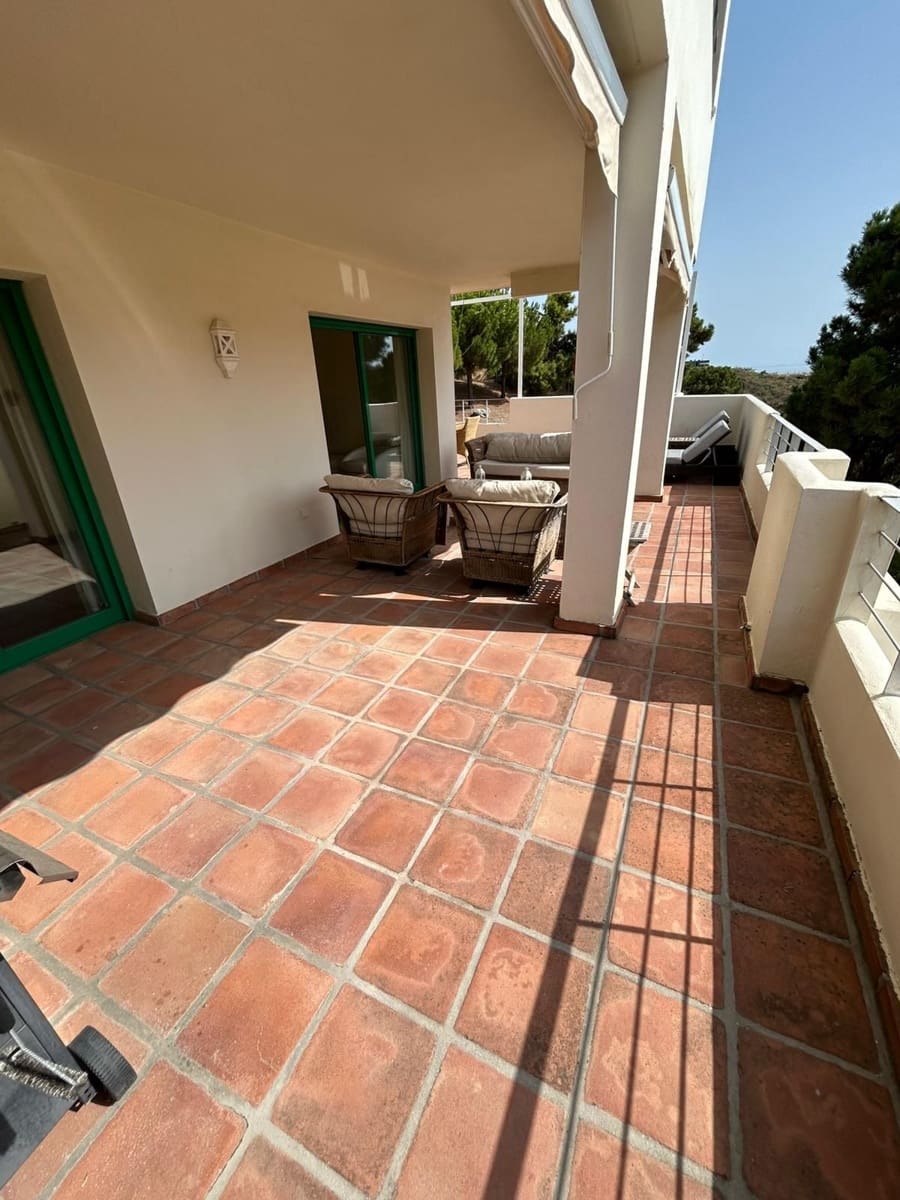 2 soverom Leilighet til salgs i Estepona med svømmebasseng garasje - € 400 000 (Ref: 9186491)