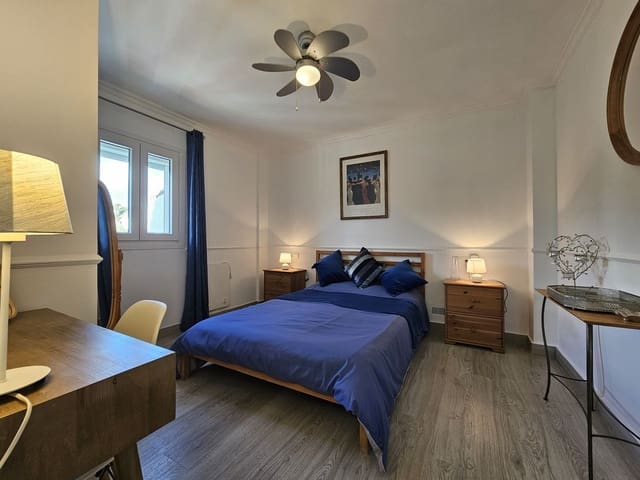 2 bedroom Penthouse for sale in La Duquesa / Puerto de la Duquesa, Manilva - € 325,000 (Ref: 9389946)