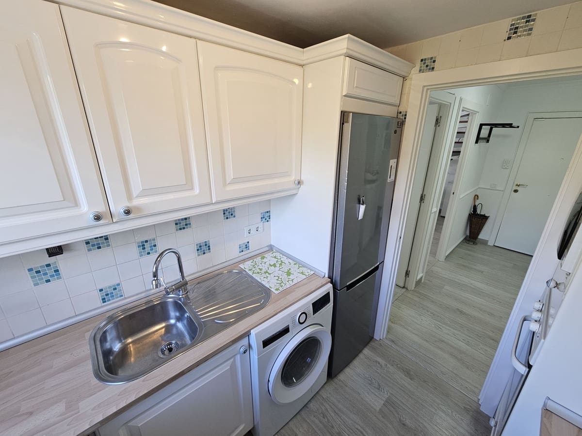 2 bedroom Penthouse for sale in La Duquesa / Puerto de la Duquesa - € 325,000 (Ref: 9389946)