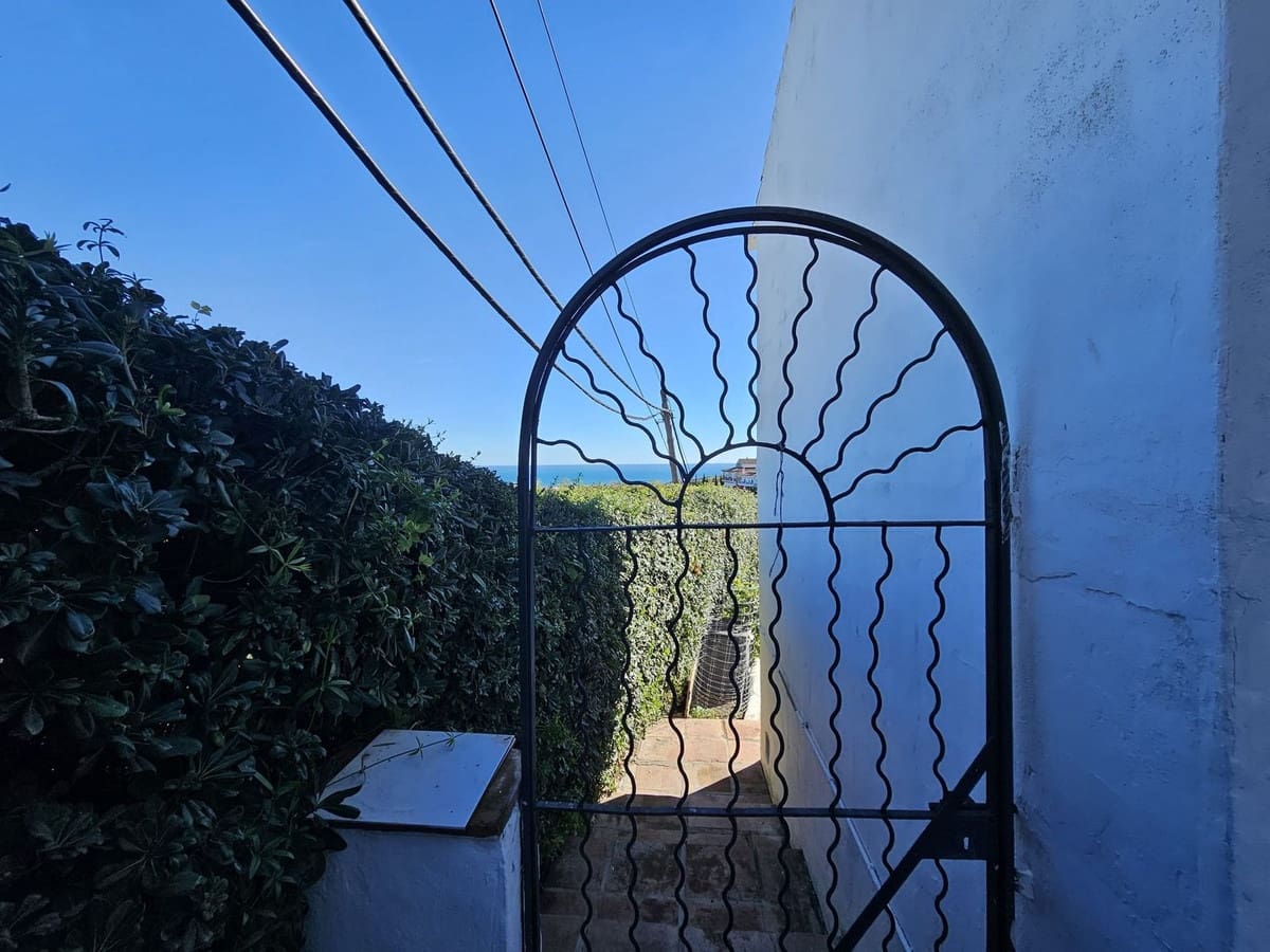 3 bedroom Townhouse for sale in Manilva with pool garage - € 395,000 (Ref: 9495589)