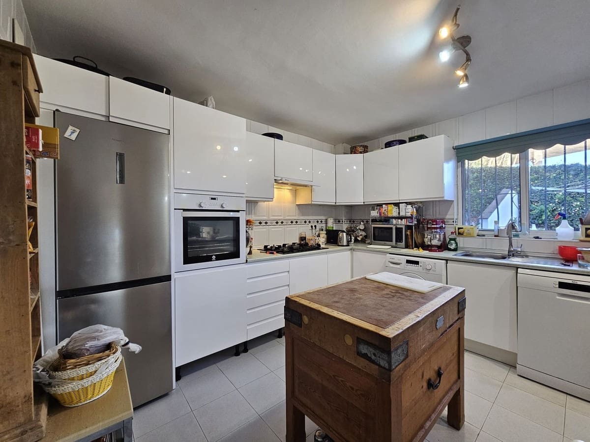 3 bedroom Townhouse for sale in Manilva with pool garage - € 395,000 (Ref: 9495589)