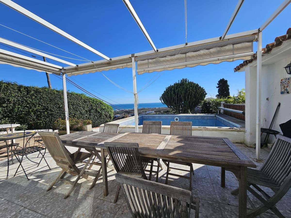 3 bedroom Townhouse for sale in Manilva with pool garage - € 395,000 (Ref: 9495589)