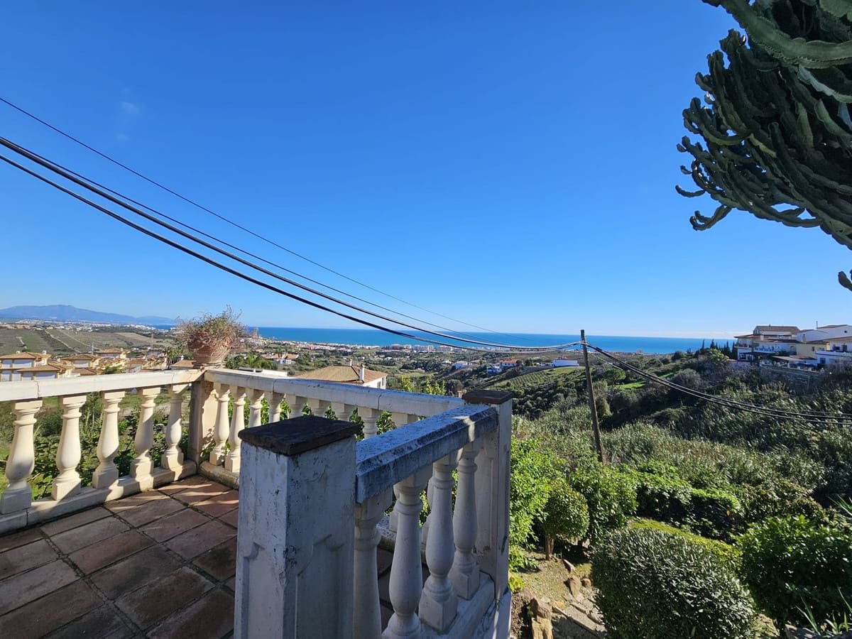 3 bedroom Townhouse for sale in Manilva with pool garage - € 395,000 (Ref: 9495589)