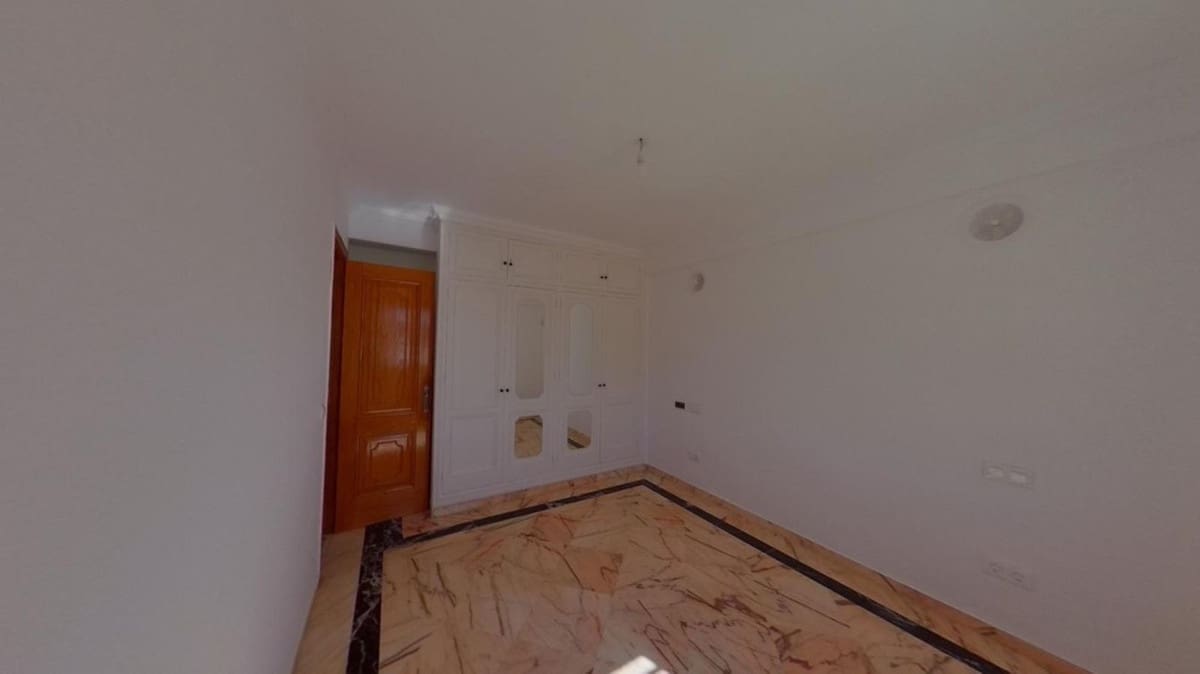 3 soveværelse Lejlighed til salg i Estepona - € 217.400 (Ref: 9509423)