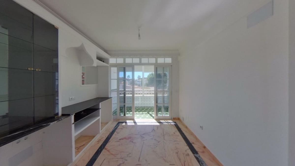 3 soveværelse Lejlighed til salg i Estepona - € 217.400 (Ref: 9509423)