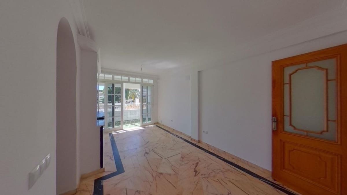 3 soveværelse Lejlighed til salg i Estepona - € 217.400 (Ref: 9509423)