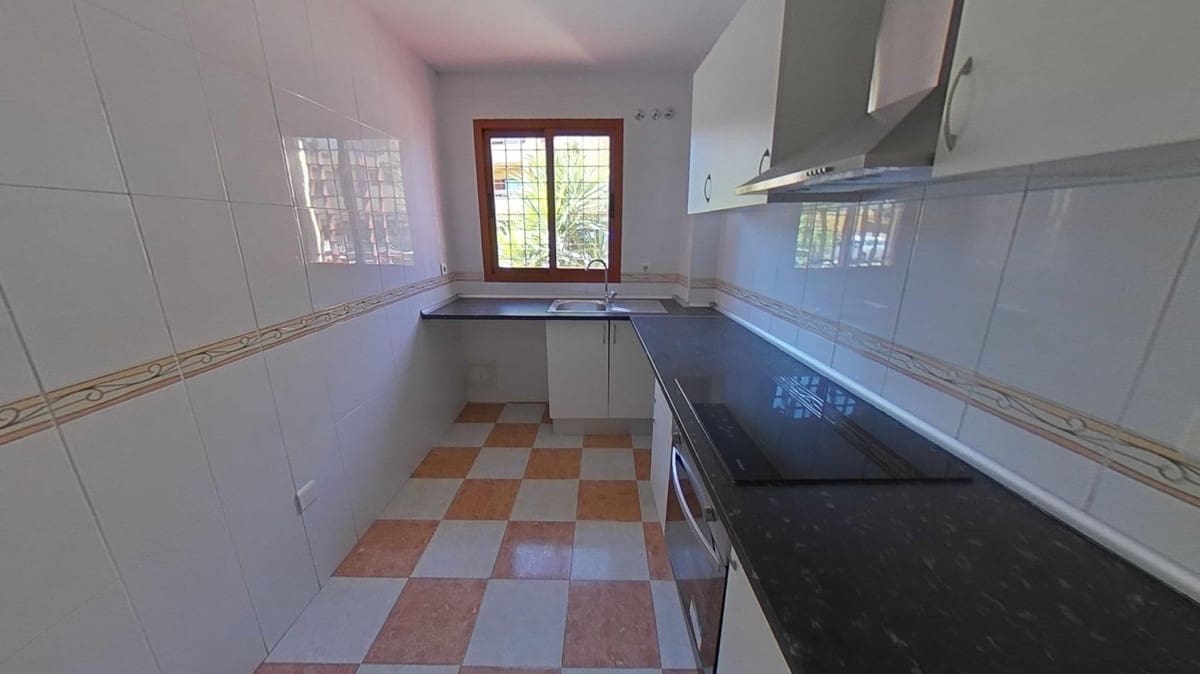 2 soveværelse Byhus til salg i Manilva med swimmingpool - € 264.000 (Ref: 9511198)