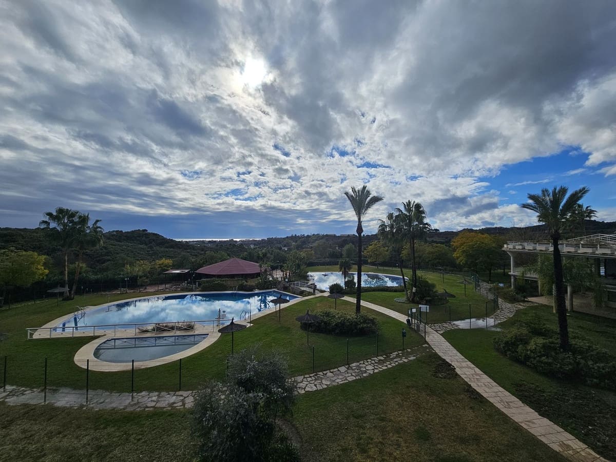 2 sypialnia Apartament na sprzedaż w Benahavis z basenem garażem - 279 000 € (Ref: 9521911)