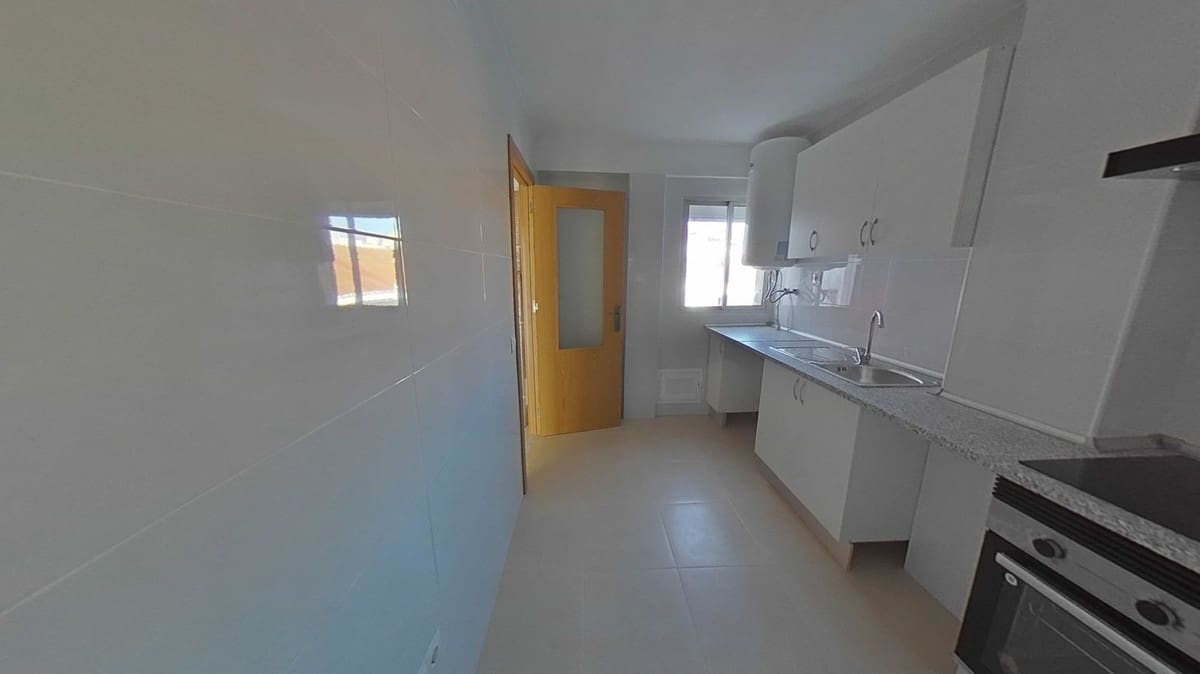3 bedroom Apartment for sale in Estepona - € 204,000 (Ref: 9521915)