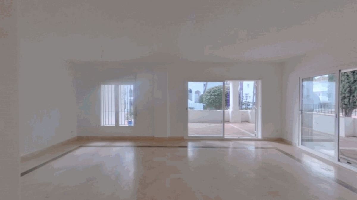 3 makuuhuone Ranta-asunto myytävänä paikassa Estepona mukana uima-altaan - 495 000 € (Ref: 9532520)