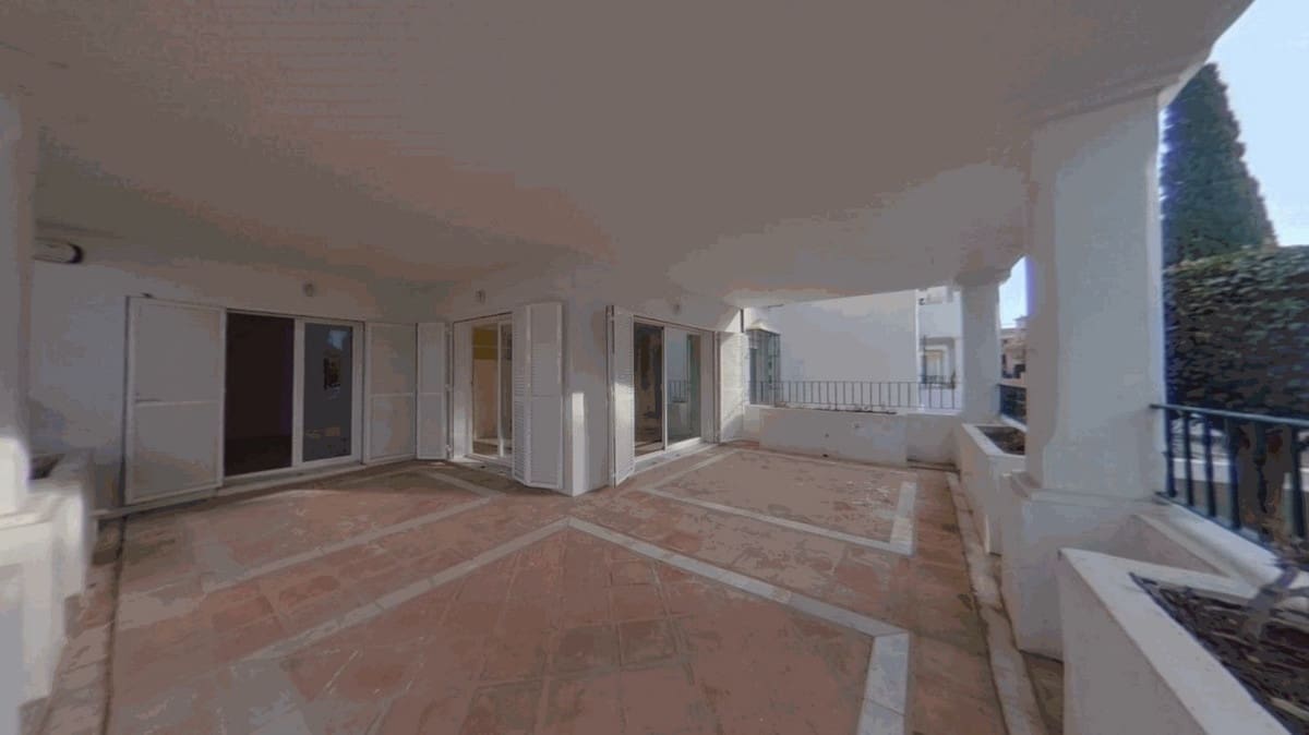 3 makuuhuone Ranta-asunto myytävänä paikassa Estepona mukana uima-altaan - 495 000 € (Ref: 9532520)