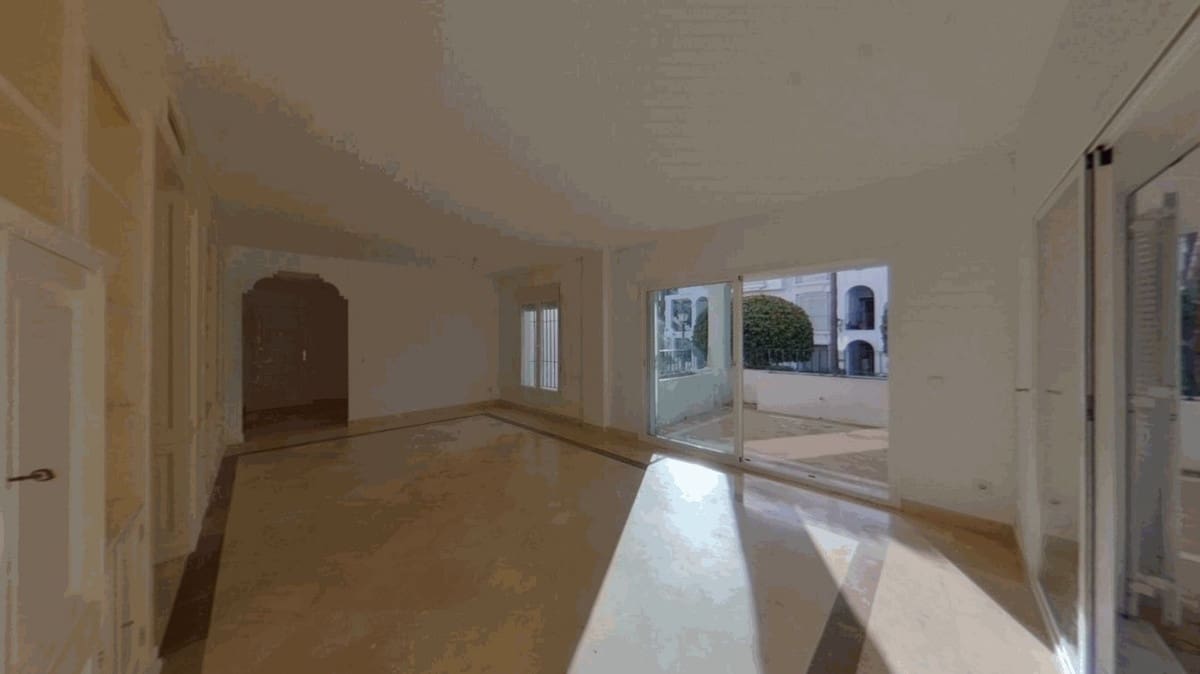 3 makuuhuone Ranta-asunto myytävänä paikassa Estepona mukana uima-altaan - 495 000 € (Ref: 9532520)