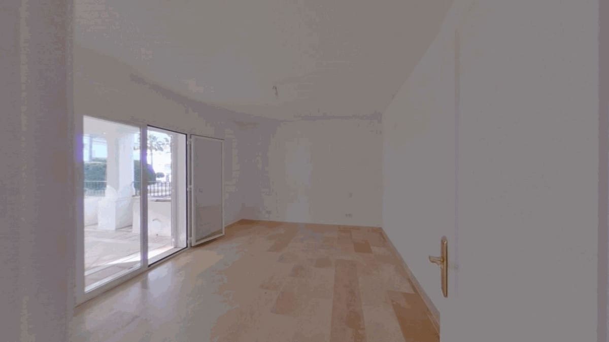 3 makuuhuone Ranta-asunto myytävänä paikassa Estepona mukana uima-altaan - 495 000 € (Ref: 9532520)
