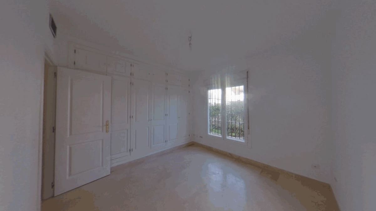 3 makuuhuone Ranta-asunto myytävänä paikassa Estepona mukana uima-altaan - 495 000 € (Ref: 9532520)