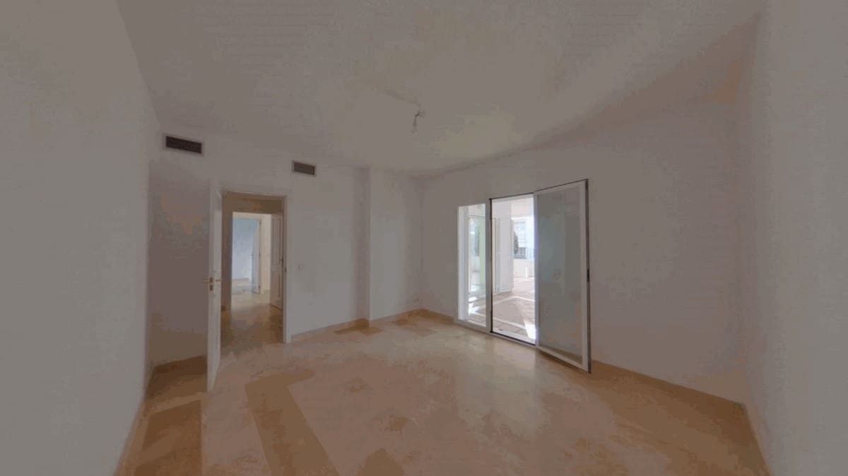 3 makuuhuone Ranta-asunto myytävänä paikassa Estepona mukana uima-altaan - 495 000 € (Ref: 9532520)
