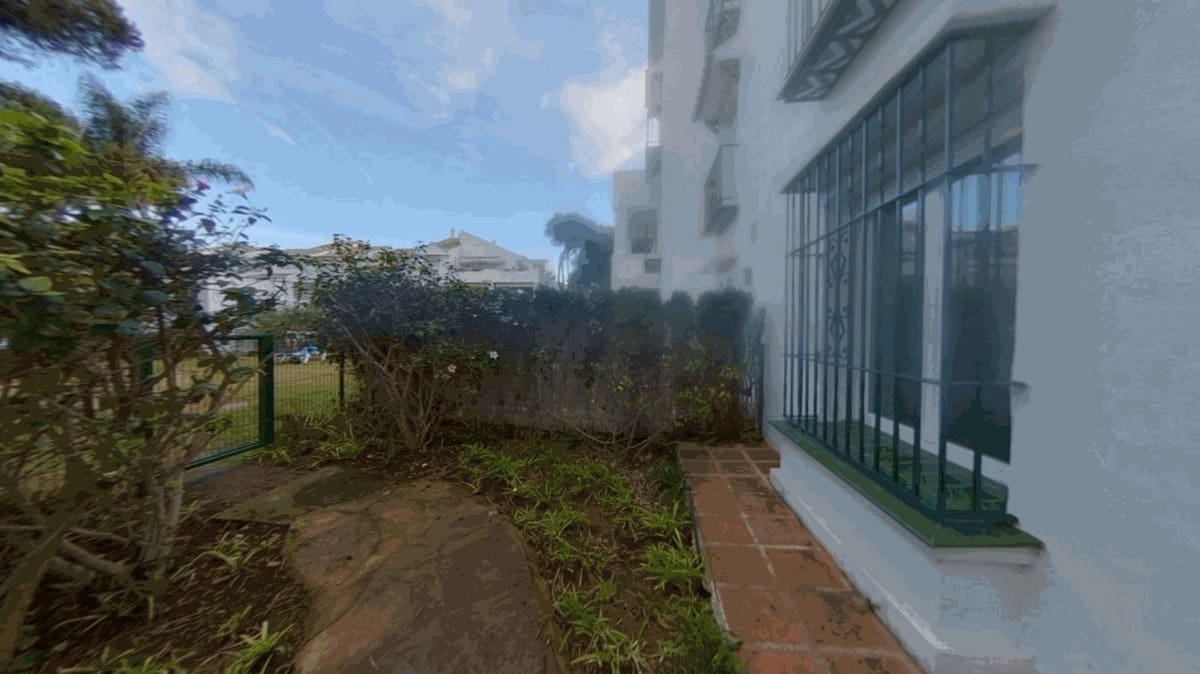 3 makuuhuone Ranta-asunto myytävänä paikassa Estepona mukana uima-altaan - 495 000 € (Ref: 9532520)