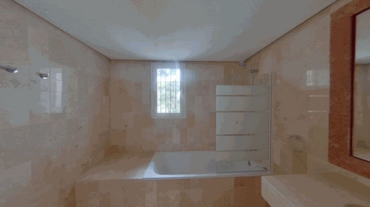 3 makuuhuone Ranta-asunto myytävänä paikassa Estepona mukana uima-altaan - 495 000 € (Ref: 9532520)
