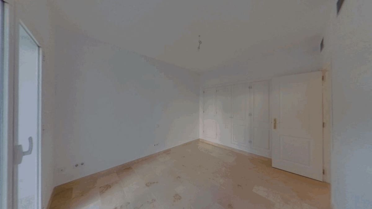 3 makuuhuone Ranta-asunto myytävänä paikassa Estepona mukana uima-altaan - 495 000 € (Ref: 9532520)