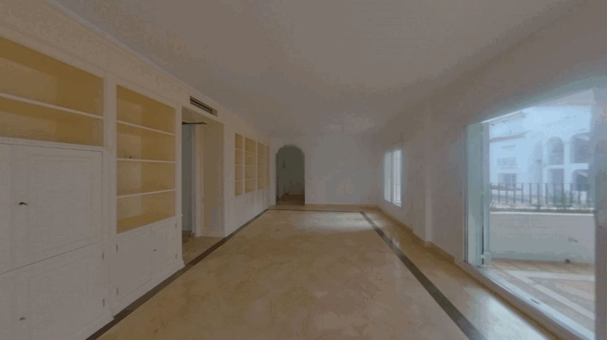 3 makuuhuone Ranta-asunto myytävänä paikassa Estepona mukana uima-altaan - 495 000 € (Ref: 9532520)
