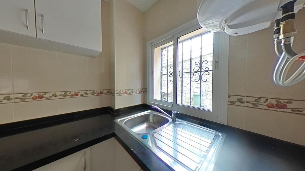 2 soveværelse Lejlighed til salg i Estepona - € 225.500 (Ref: 9532521)