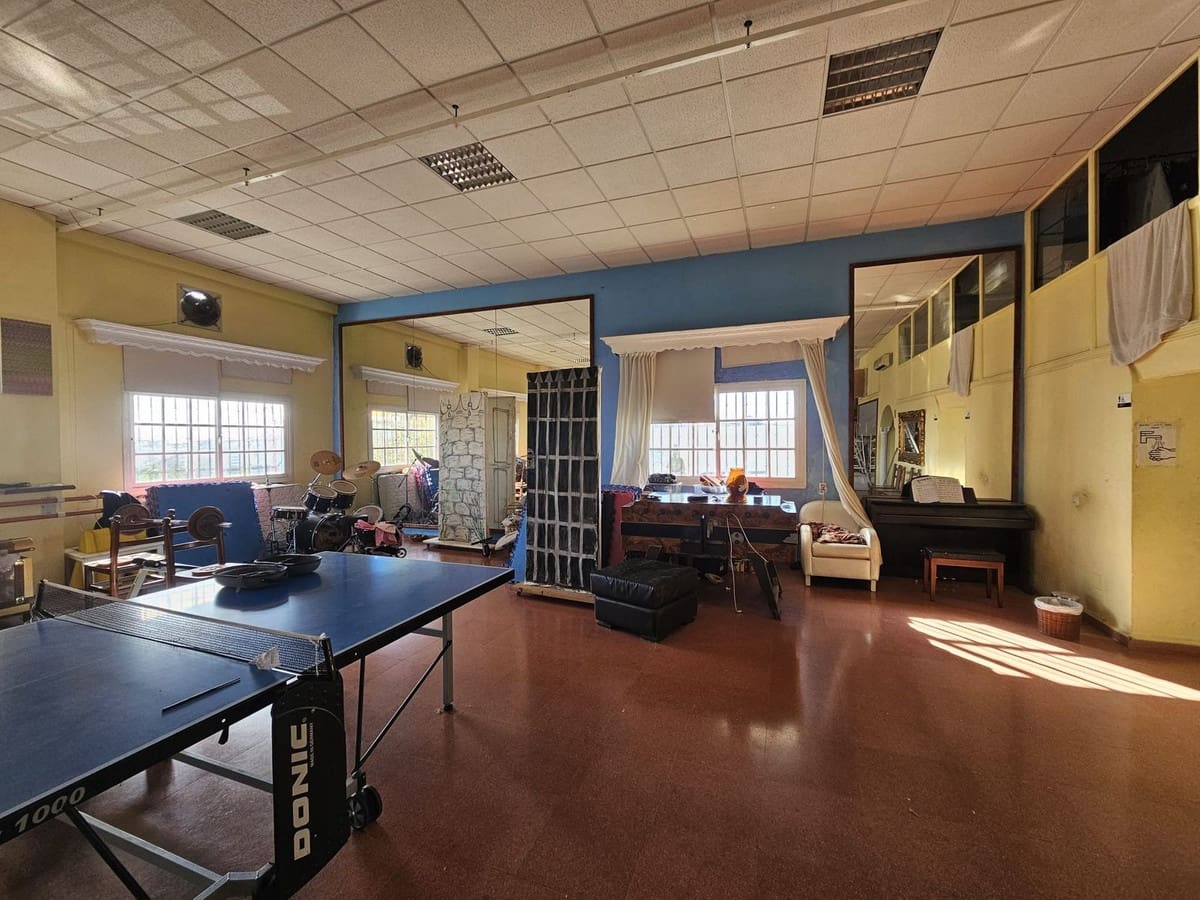 Local Comercial en Estepona en venta - 895.000 € (Ref: 9548613)